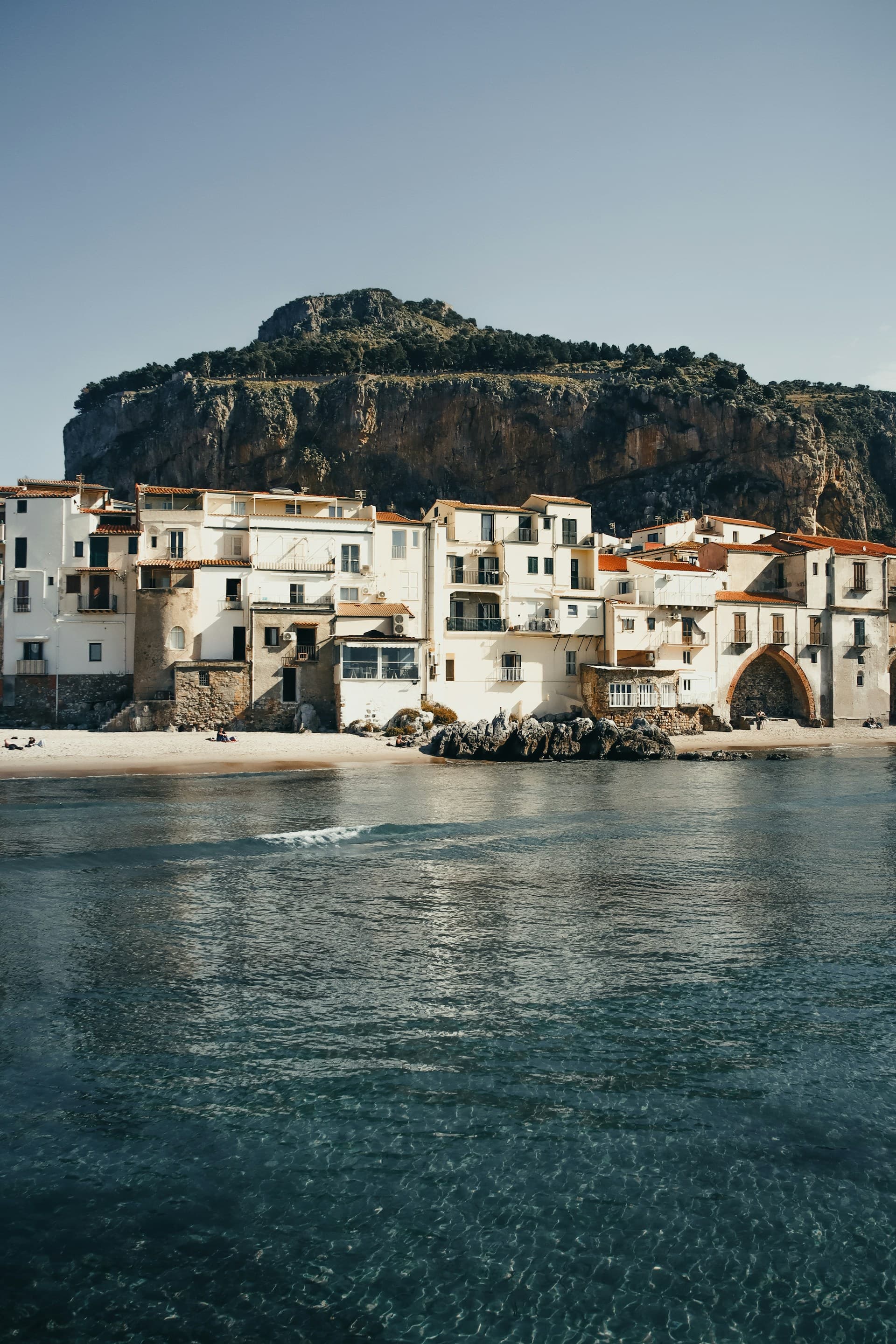 Cefalù dalla spiaggia - il mare a 25 minuti da Castelbuono