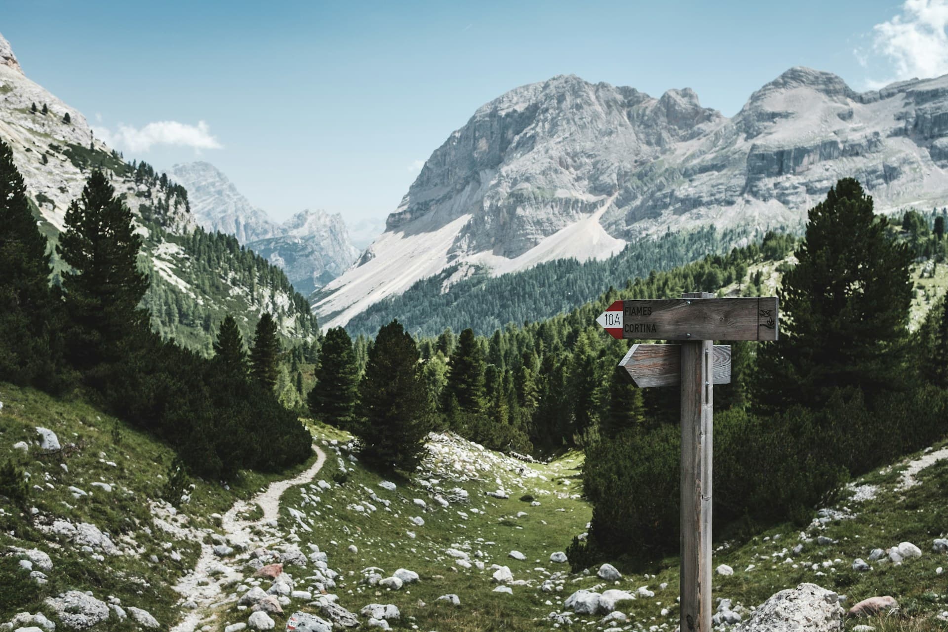 Sentiero di montagna nel Parco delle Madonie - trekking Sicilia