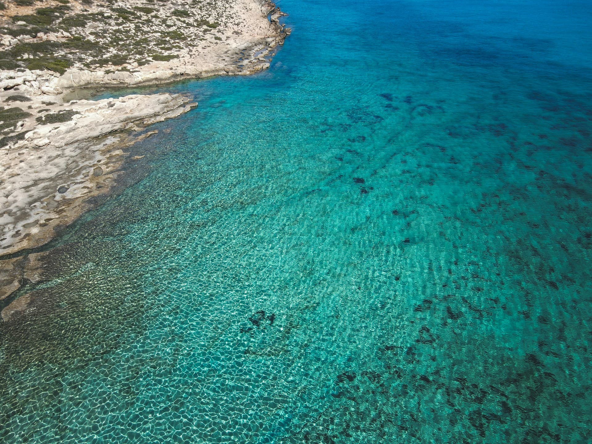 Mare cristallino della costa siciliana - acque turchesi